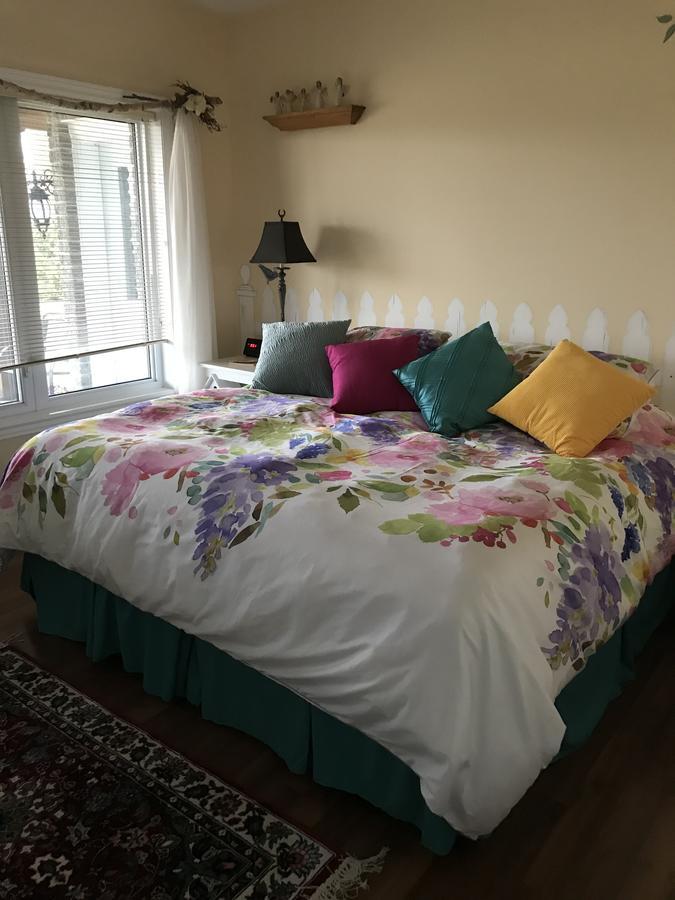 Golden Pathways Retreat B&B Питърбъро Екстериор снимка