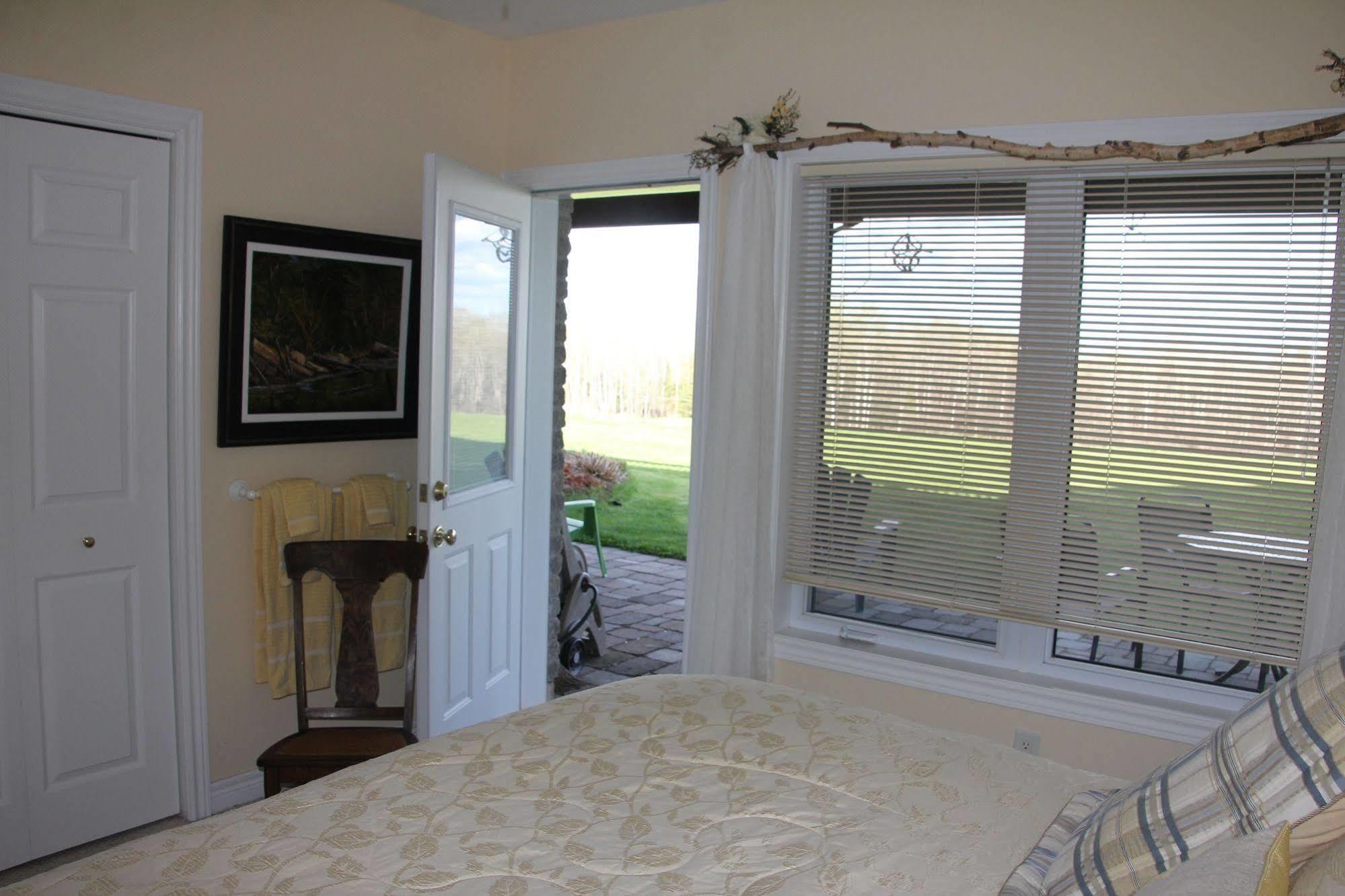 Golden Pathways Retreat B&B Питърбъро Екстериор снимка