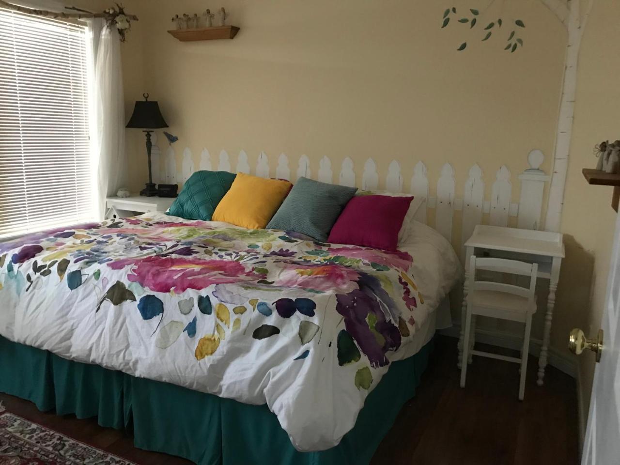 Golden Pathways Retreat B&B Питърбъро Екстериор снимка